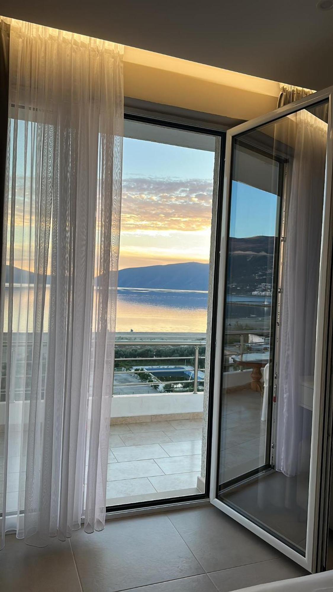 Sea View Apartment Luxury Vlorë Exterior foto